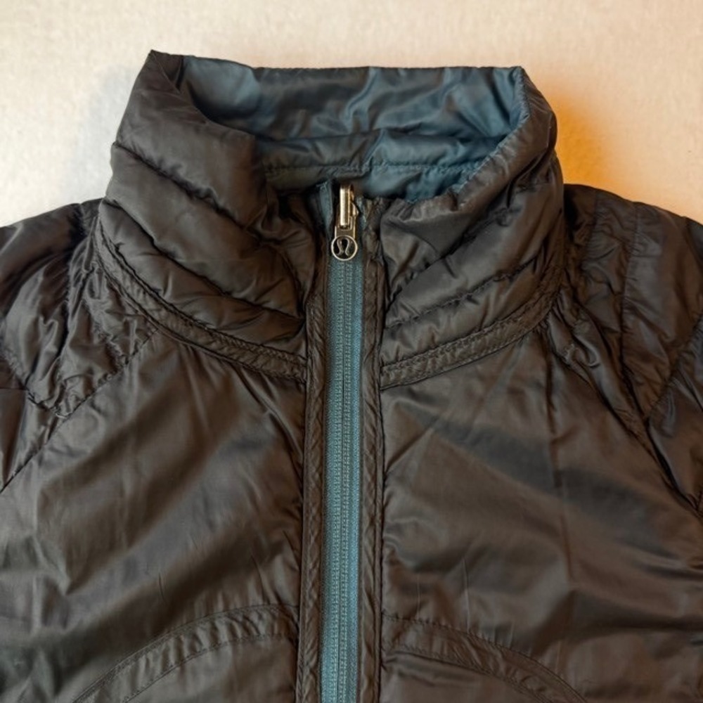 Lululemon Womens Run Turn Around Reversible Down Jacket in black and teal Sz 8 - Picture 7 of 11